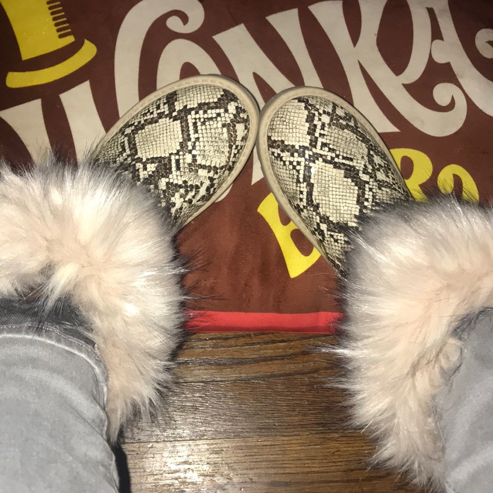 🔥Faux 🐍snake print boot with faux fur trimming🔥